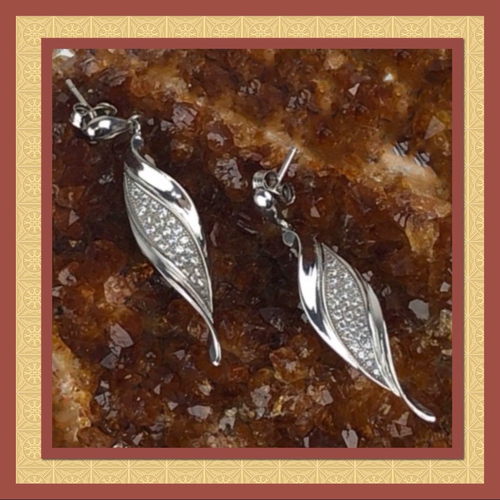 STUNNING STERLING TWISTS